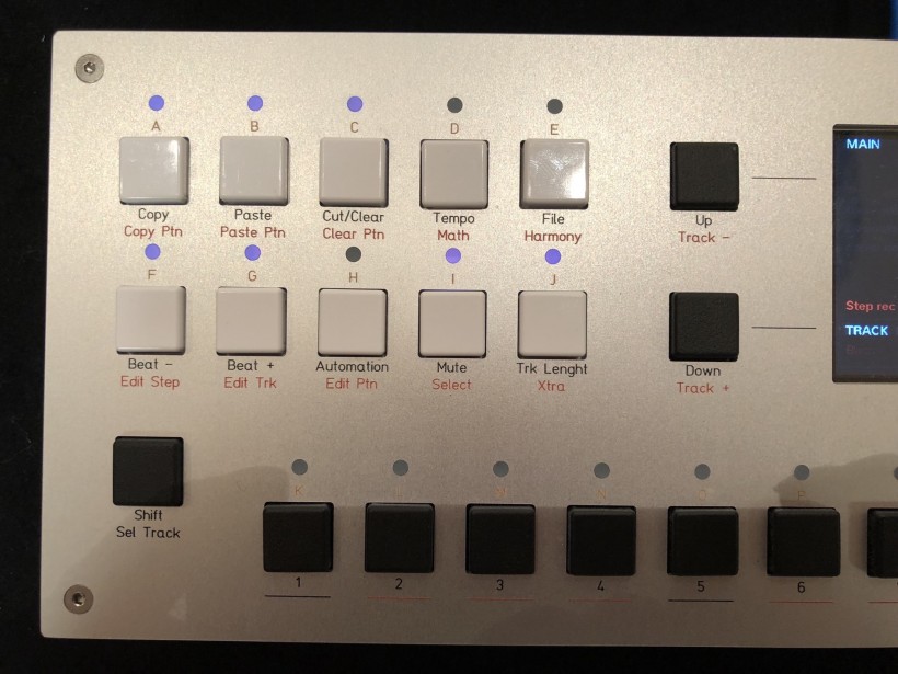 Superbooth 18 展会：XIRID XS2 新时代的 64 轨 MIDI 音序器第一时间上手