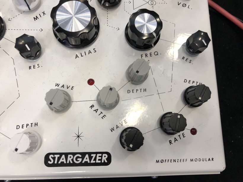 Superbooth 18 展会：Moffenzeef STARGAZER 桌面级波表合成器第一时间上手